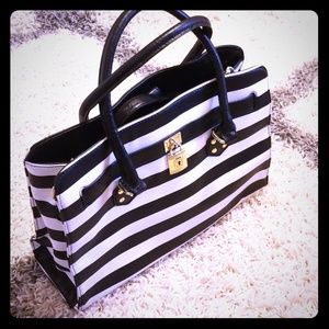 🖤Purse/ Handbad / Crossbody🖤